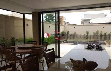 Imagem: A casa em condomínio possui 3 Dormitórios, 5 Banheiros, 4