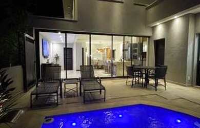 Imagem: A casa em condomínio possui 3 Dormitórios, 5 Banheiros, 4