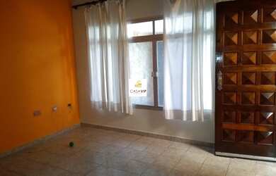 Imagem: A casa possui 3 Dormitórios, 1 Banheiro, 2 Vagas na garagem