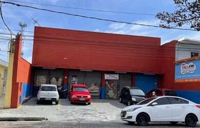 Imagem: O depósito possui 5 Vagas na garagem, 500m² de Área e está