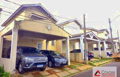 Imagem: A casa em condomínio possui 3 Dormitórios, 2 Banheiros, 3