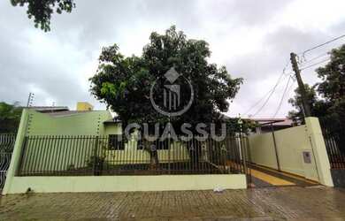 Imagem: A casa possui 2 Dormitórios, 1 Banheiro, 2 Vagas na garagem