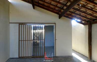 Imagem: A casa possui 2 Dormitórios, 1 Banheiro, 2 Vagas na garagem