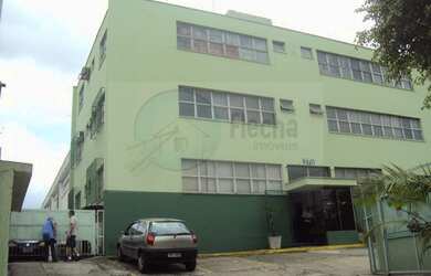 Imagem: O depósito possui 5 Vagas na garagem, 2.300m² de Área e