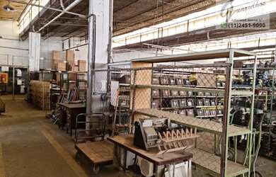 Imagem: O depósito possui 5 Vagas na garagem, 3.400m² de Área e