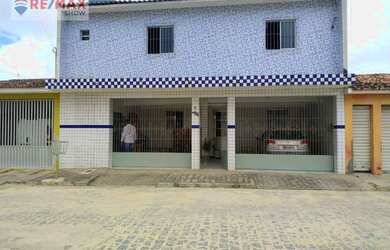 Imagem: A casa possui 4 Dormitórios, 4 Banheiros, 2 Vagas na garagem