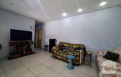 Imagem: A casa possui 4 Dormitórios, 5 Banheiros, 5 Vagas na garagem