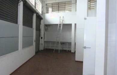 Imagem: O depósito possui 242m² de Área e está localizado em Alto