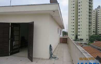 Imagem: A casa possui 3 Dormitórios, 4 Banheiros, 2 Vagas na garagem