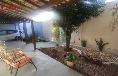 Imagem: A casa possui 3 Dormitórios, 1 Banheiro, 5 Vagas na garagem