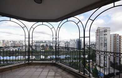 Imagem: O apartamento possui 4 Dormitórios, 5 Banheiros, 5 Vagas na