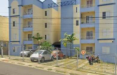 Imagem: O apartamento possui 3 Dormitórios, 1 Banheiro, 2 Vagas na