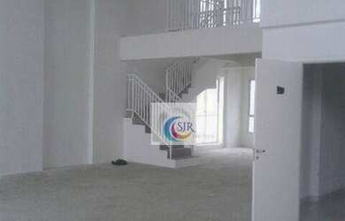 Imagem: O depósito possui 1 Vaga na garagem, 340m² de Área e está