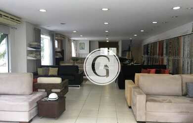 Imagem: O depósito possui 5 Vagas na garagem e 490m² de Área e está