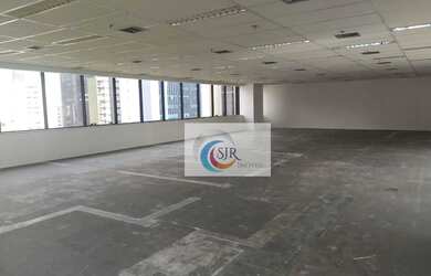 Imagem: O depósito possui 4 Vagas na garagem, 130m² de Área e está