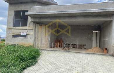 Imagem: A casa em condomínio possui 3 Dormitórios, 3 Banheiros, 2