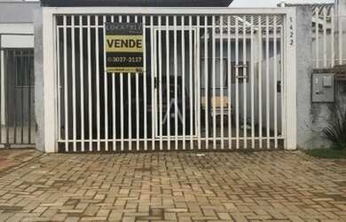 Imagem: A casa possui 3 Dormitórios, 1 Banheiro, 1 Vaga na garagem