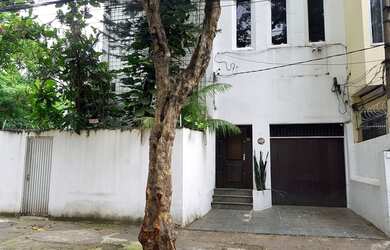 Imagem: A casa possui 5 Dormitórios, 5 Banheiros, 5 Vagas na garagem