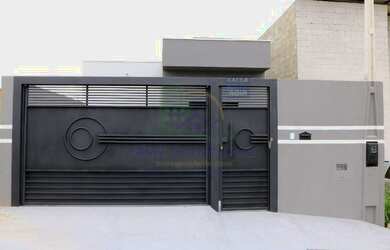 Imagem: A casa e possui 2 Dormitórios, 1 Banheiro, 3 Vagas na garagem