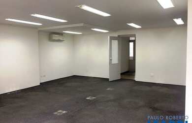 Imagem: O depósito possui 4 Vagas na garagem, 300m² de Área e está