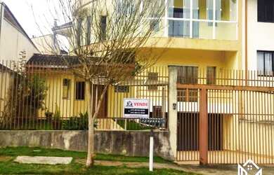 Imagem: A casa possui 3 Dormitórios, 4 Banheiros, 5 Vagas na garagem