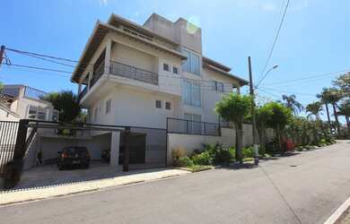 Imagem: A casa em condomínio possui 5 Dormitórios, 5 Banheiros, 5