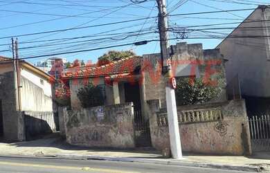 Imagem: A casa possui 4 Dormitórios, 3 Banheiros, 3 Vagas na garagem