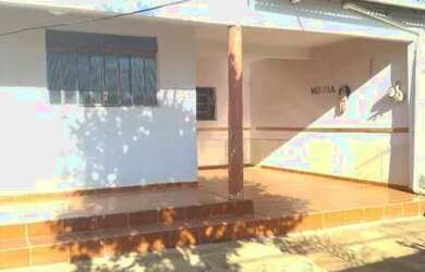 Imagem: A casa possui 3 Dormitórios, 1 Banheiro, 437m² de Área e