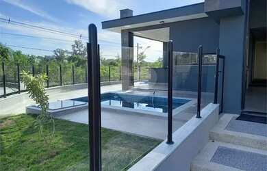 Imagem: A casa em condomínio possui 3 Dormitórios, 4 Banheiros, 2