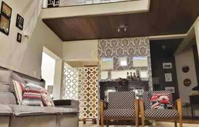 Imagem: A casa possui 3 Dormitórios, 2 Banheiros, 2 Vagas na garagem