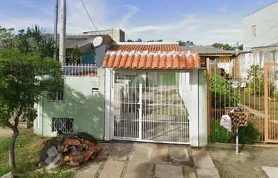Imagem: A casa possui 2 Dormitórios, 1 Banheiro, 1 Vaga na garagem