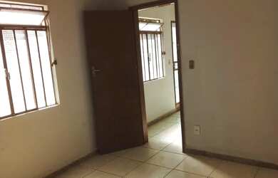 Imagem: A casa possui 1 Dormitório, 1 Banheiro e está localizado