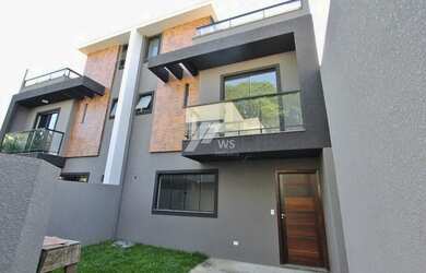 Imagem: A casa possui 3 Dormitórios, 3 Banheiros, 3 Vagas na garagem