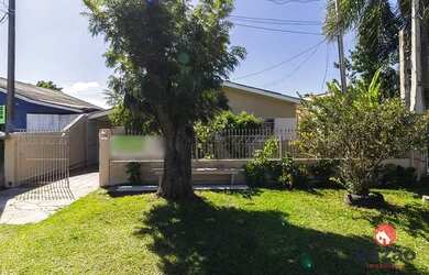 Imagem: A casa possui 3 Dormitórios, 2 Banheiros, 2 Vagas na garagem