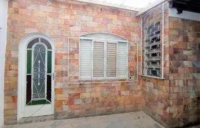 Imagem: A casa possui 2 Dormitórios, 1 Banheiro, 3 Vagas na garagem