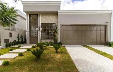 Imagem: A casa possui 3 Dormitórios, 3 Banheiros, 194m² de Área e