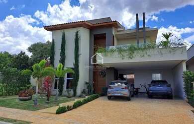 Imagem: A casa em condomínio possui 4 Dormitórios, 3 Banheiros, 2