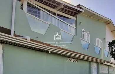 Imagem: A casa possui 3 Dormitórios, 3 Banheiros, 2 Vagas na garagem