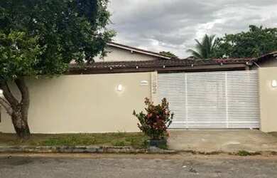 Imagem: A casa possui 2 Dormitórios, 1 Banheiro, 2 Vagas na garagem