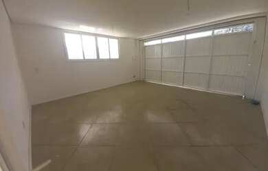 Imagem: A casa possui 3 Dormitórios, 2 Banheiros, 3 Vagas na garagem