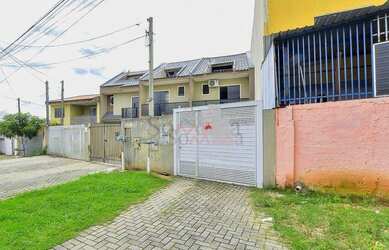 Imagem: A casa possui 2 Dormitórios, 4 Banheiros, 2 Vagas na garagem