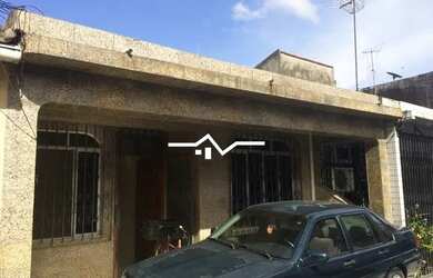 Imagem: A casa possui 2 Dormitórios, 2 Banheiros, 1 Vaga na garagem