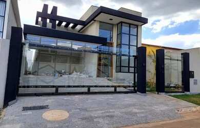 Imagem: A casa em condomínio à venda possui 4 Dormitórios, 5 Banheiros