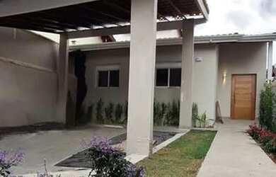 Imagem: A casa possui 3 Dormitórios, 3 Banheiros, 3 Vagas na garagem