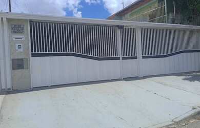 Imagem: A casa possui 2 Dormitórios, 1 Banheiro, 120m² de Área e