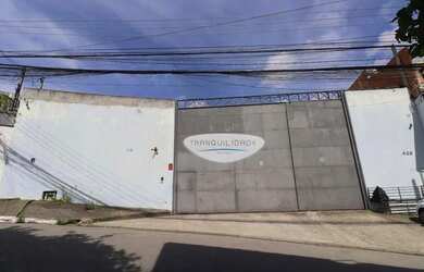 Imagem: O depósito possui 5 Vagas na garagem e 1067m² de Área e está