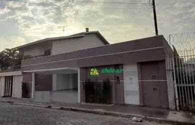 Imagem: A casa possui 3 Dormitórios, 5 Banheiros, 4 Vagas na garagem