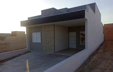 Imagem: A casa em condomínio possui 3 Dormitórios, 2 Banheiros, 2