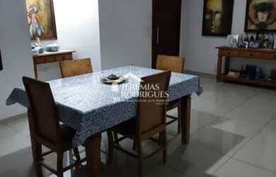 Imagem: A casa possui 5 Dormitórios, 3 Banheiros, 5 Vagas na garagem