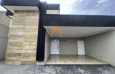 Imagem: A casa possui 3 Dormitórios, 4 Banheiros, 2 Vagas na garagem